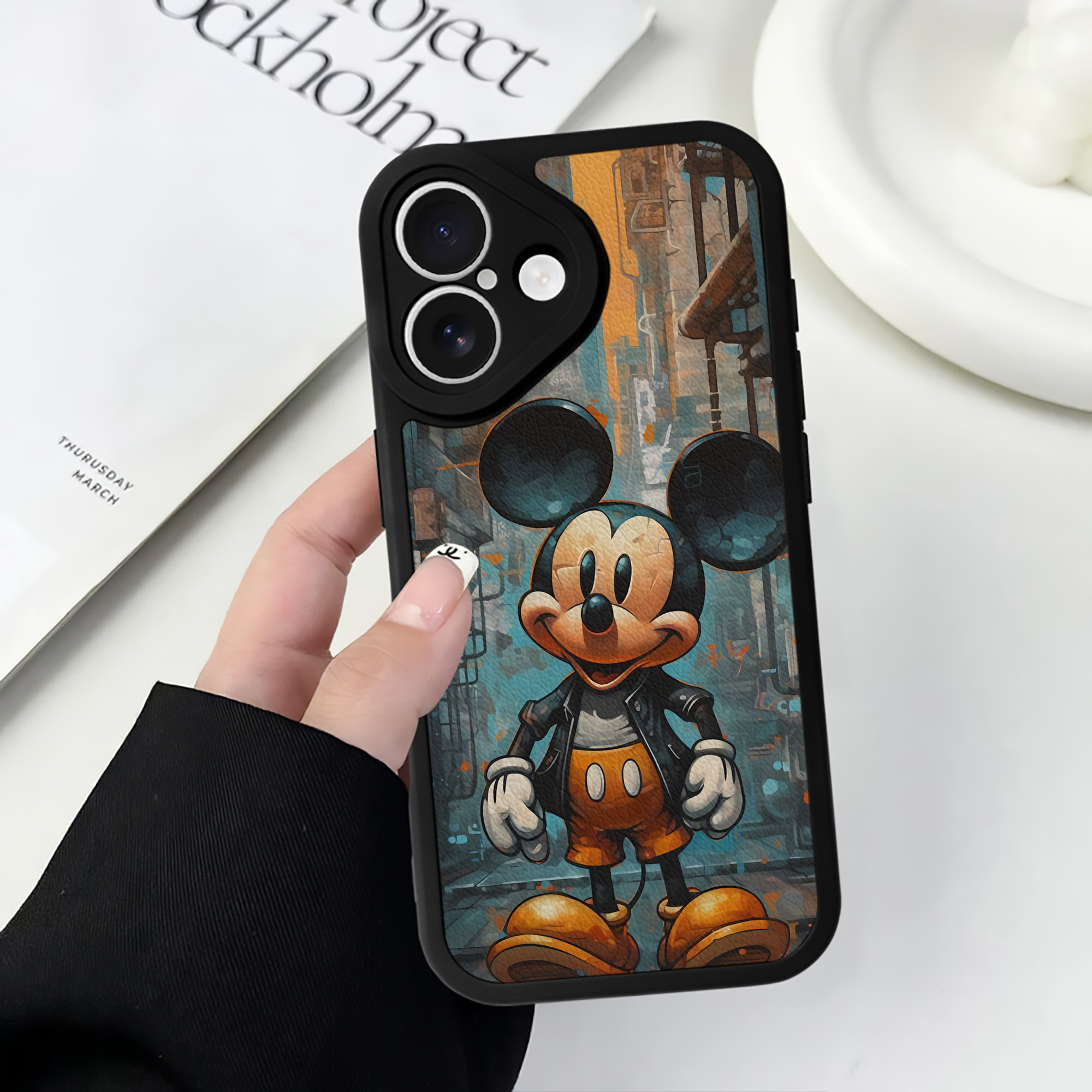 （画像用） ミッキーマウス Mickey Mouse 【iPhone 16シリーズ対応】シリコンスマホケース（レザー調） 材質：シリコン